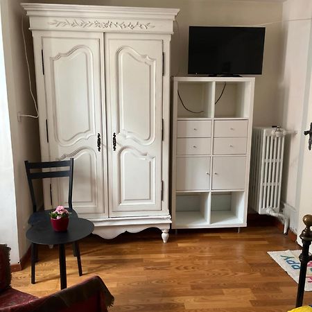 Chambre Papillon Avec Acces Terasse La Neuveville Exterior foto